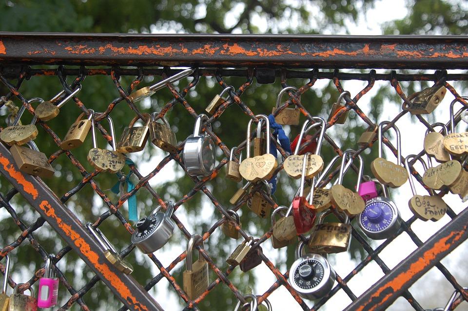 ROMANTIC PARIS