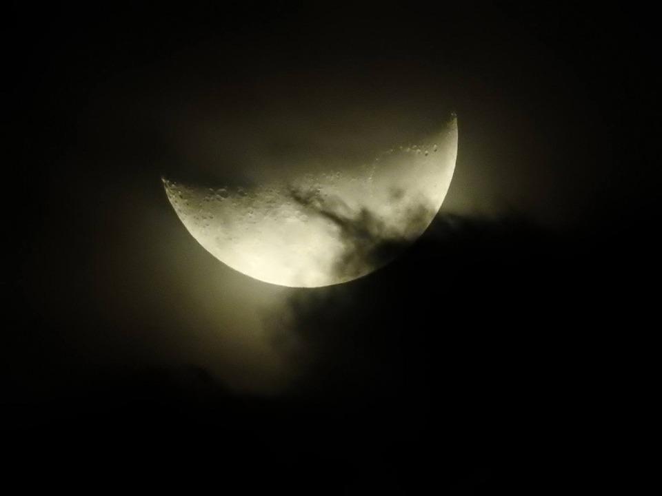 La Lune : du voyage réel aux voyages imaginaires