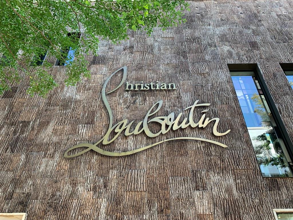 EXPOSITION CHRISTIAN LOUBOUTIN