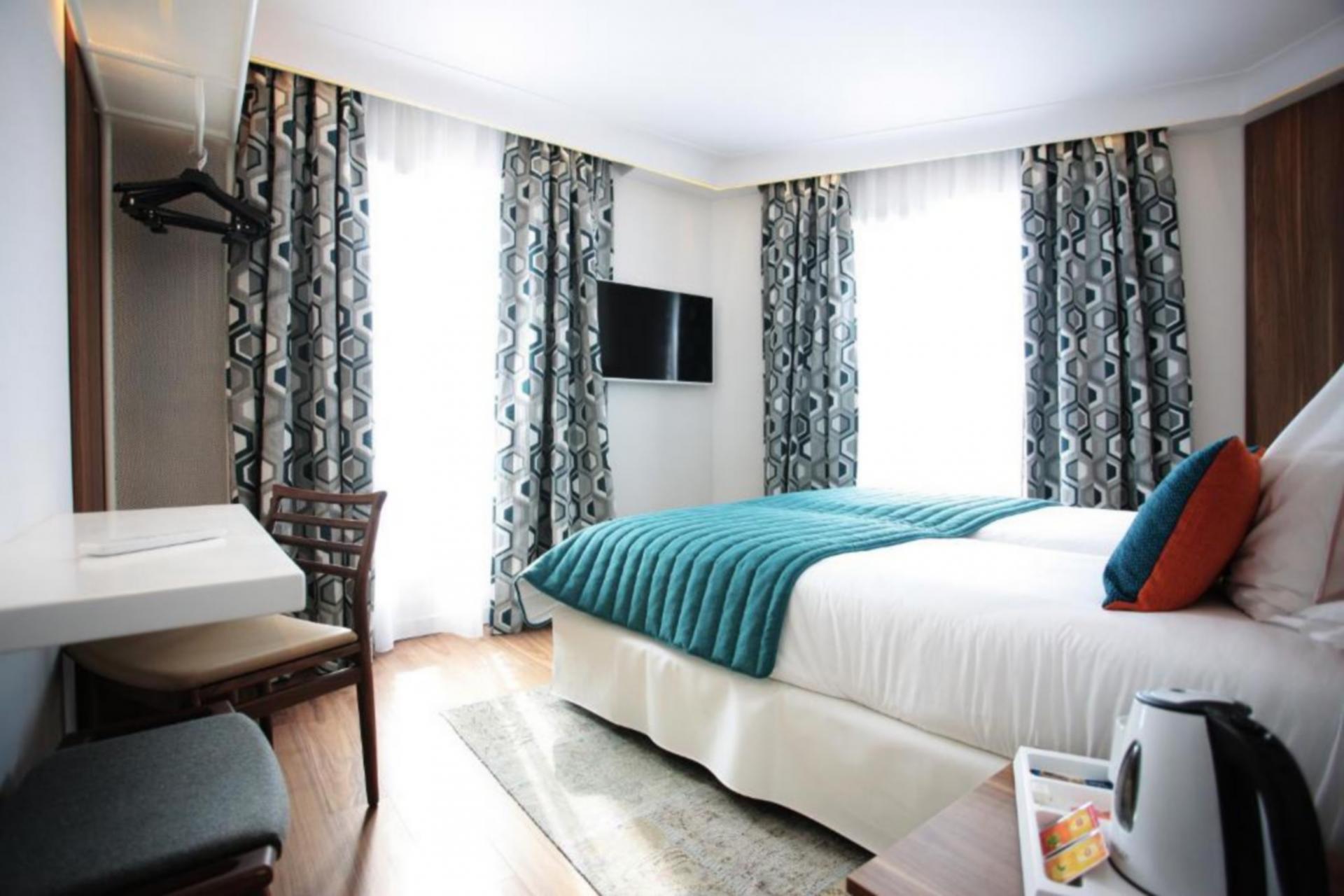 Connecting Room